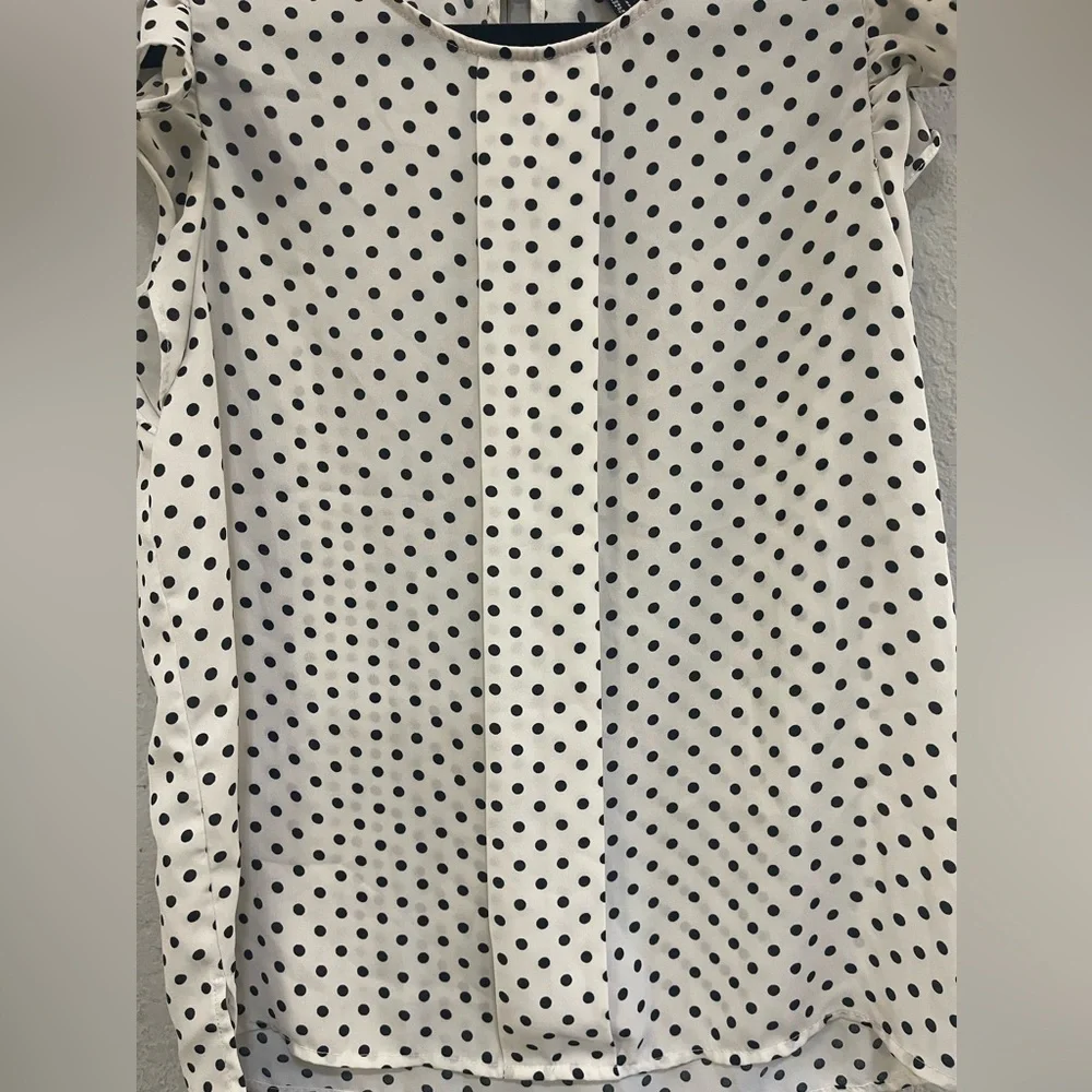 Forever 21 - ruffle sleeve blouse - Picture 3 of 6